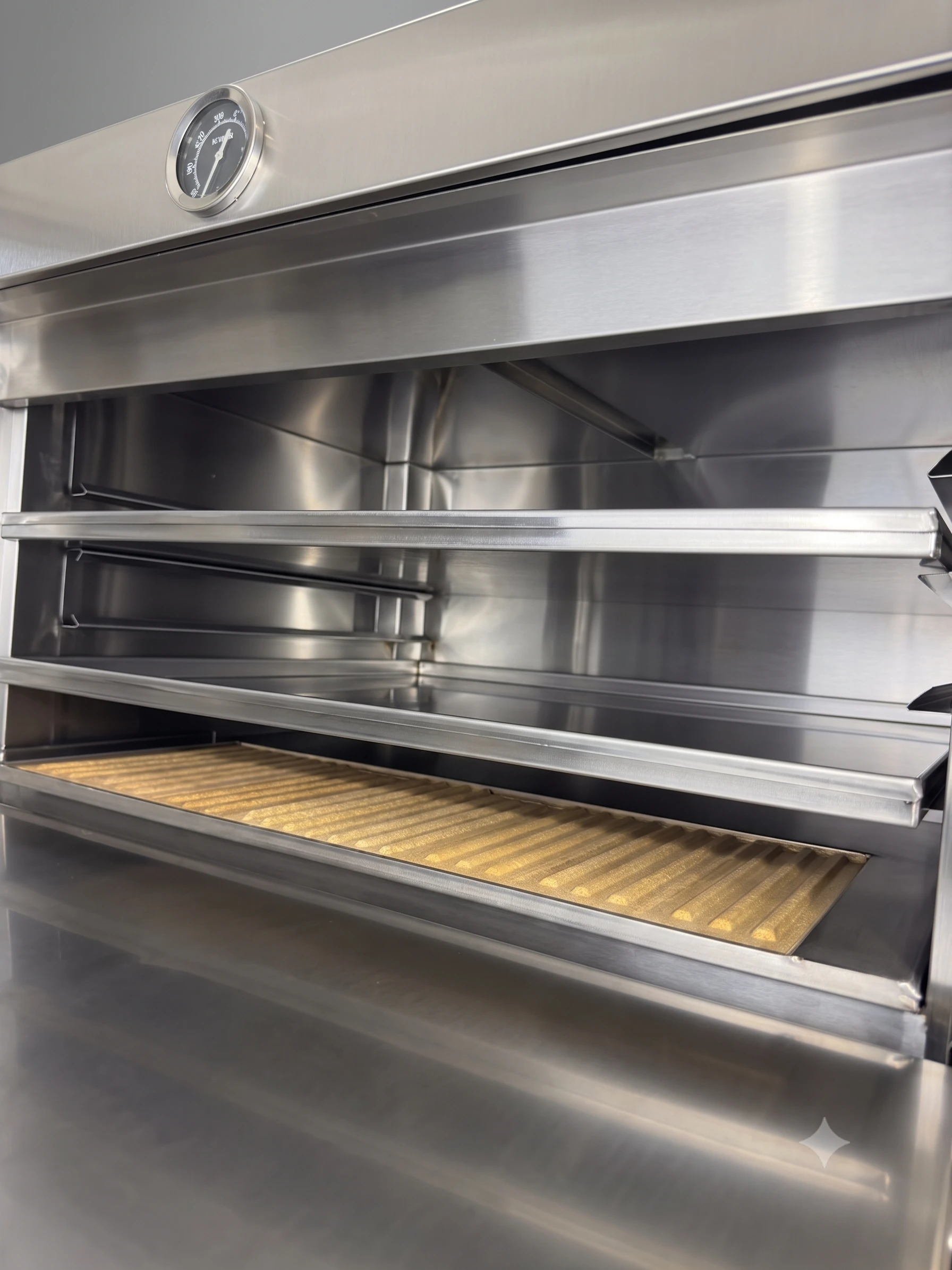Horno industrial 21-Li con cámara de acero inoxidable y bandejas enlozadas Bravoinox